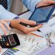 expert comptable en train de parler